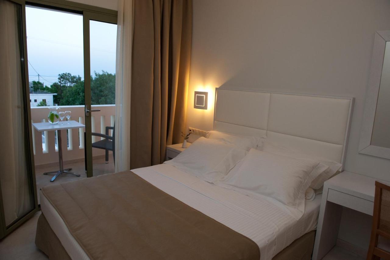 Aphrodite Samos Suites Marathókampos Rom bilde